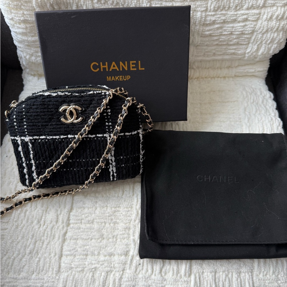 CHANEL gift set make up bag